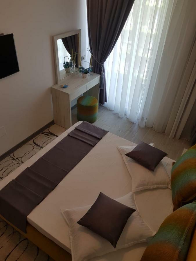 Ranya Apartments Alezzi Beach Resort Navodari Exterior photo